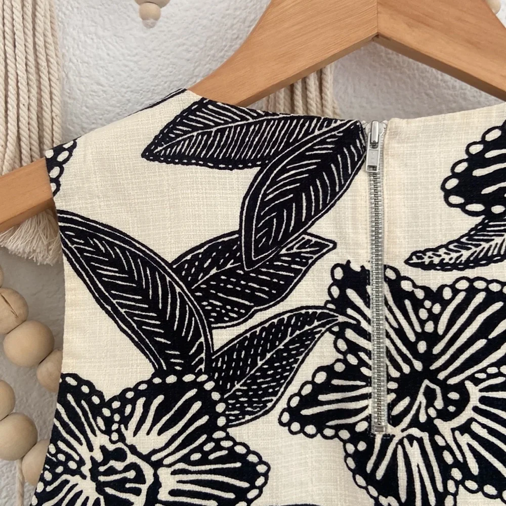 J. Crew beaded sleeveless top embellished structured tank spring vacation size 2 - Picture 9 of 16